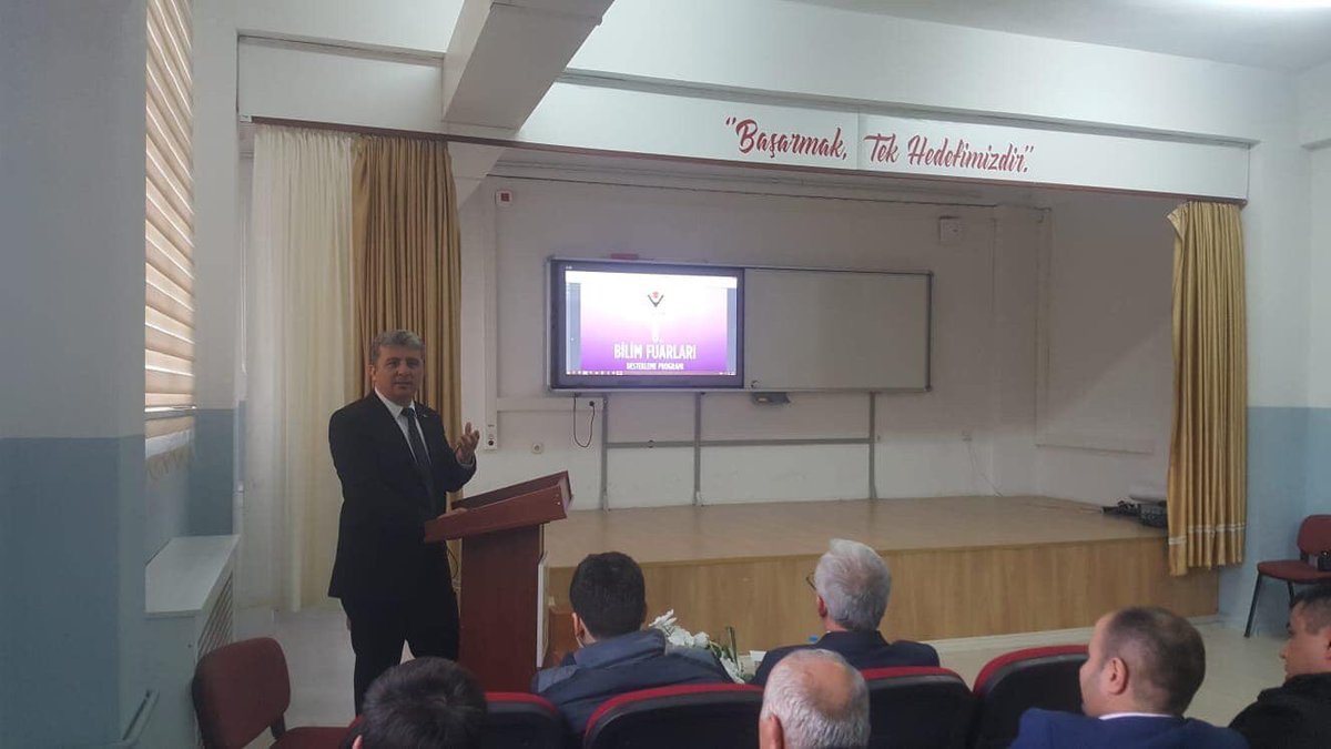 mustafaorgut's tweet photo. Şehzadeler Şehri Amasya'da, 
Eğitim Şehr-i Amasya sloganı altında,
5132 öğretmenimizle, geleceğimizin teminatı çocuklarımız için 2020 yılında da var gücümüzle çalışacağız. 
#egitimsehriAmasya
#2020amasyayaiyigelecek 
@tcmeb
@ziyaselcuk
@safran1958
@DrOsmanVarol
@ikostereli https://t.co/PkHS6U7XhO
