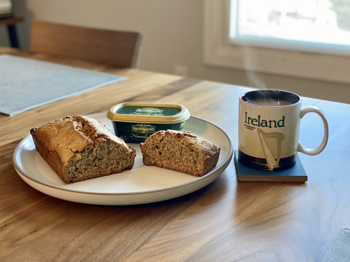 ageyho's tweet photo. Jet lag + home sickness = fresh baked Irish brown bread and hot tea ☘️ https://t.co/SlQmtBHXpZ