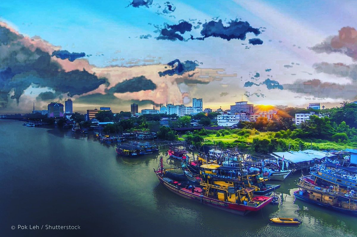 AzramAzri's tweet image. the beauty of the sky at sunset in the morning 

Credit By Snapseed 

#snapseed