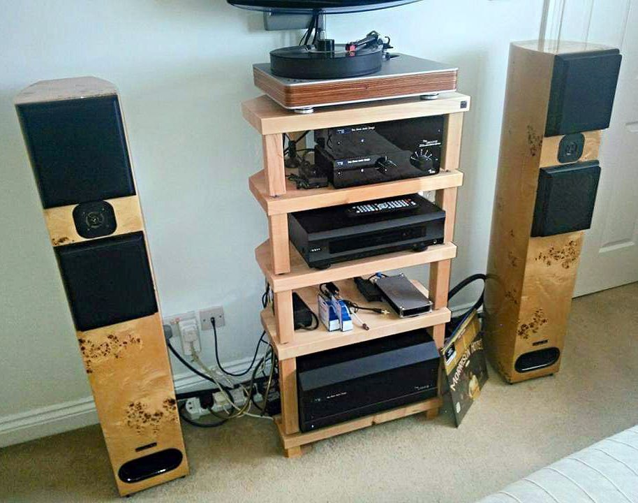 HiFiRacksLtd's tweet photo. A dazzling entry from @AudioAffair's competition a few months ago - Alan's fabulous set-up ft. the #AkornerReference. Controlling resonance for the highest levels of audio clarity, the tapered Akorner Reference shares many features with the award-winning #PodiumReference. https://t.co/IbAlIW0oEw