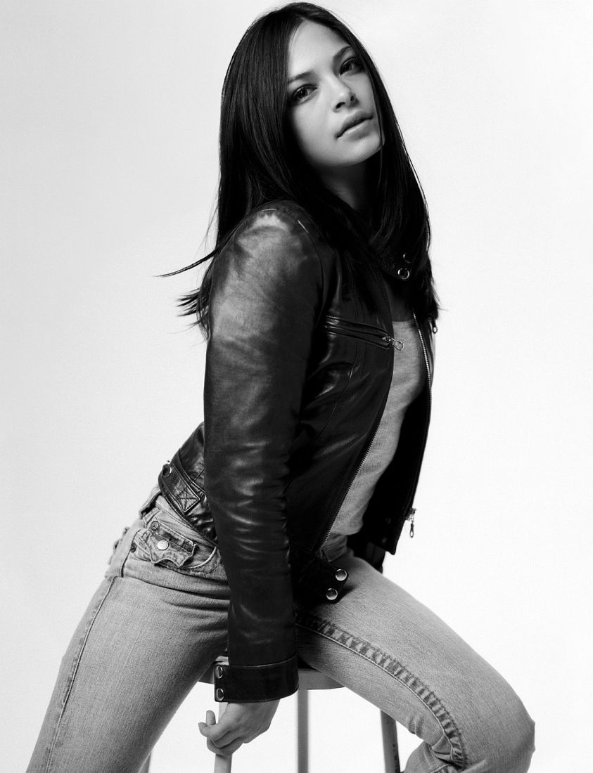 Happy Birthday to Kristin Kreuk who turns 37 today! 