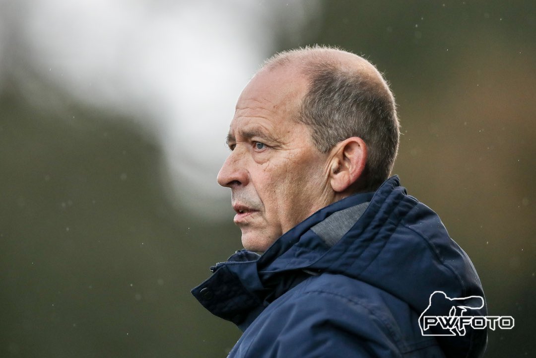 HarkemaseBoys's tweet photo. NIEUWS: Harkemase Boys en trainer Hans de Jong per direct uit elkaar

Harkemase Boys neemt per direct, in goed onderling overleg, afscheid van trainer Hans de Jong. De Jong (57) was bezig aan zijn eerste seizoen bij de derdedivisionist. 1/2 https://t.co/7CrgGCOjGF