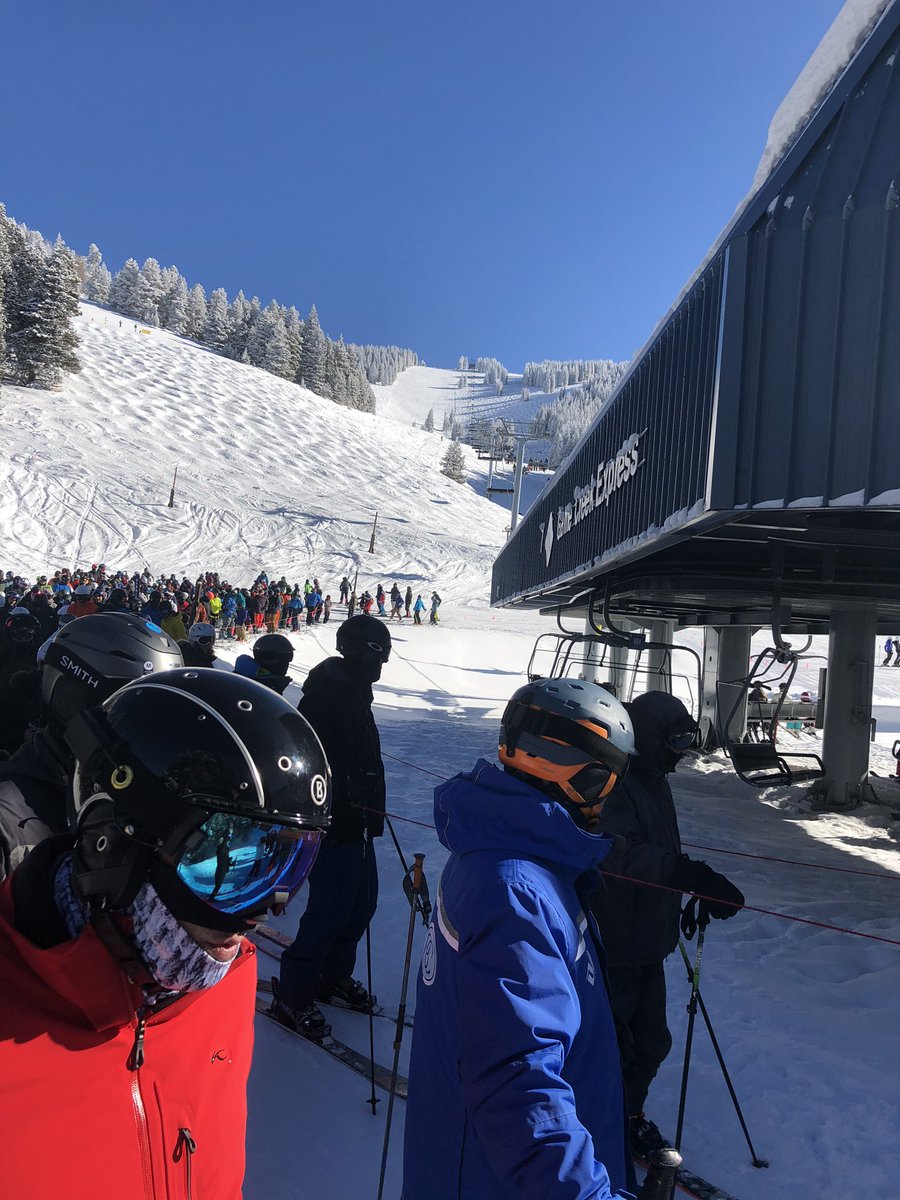 AleSkye's tweet photo. Stuck here on chair 7 for 20 min now.. @vailmtn what’s plan b...?, we are cold! https://t.co/DrX0OFVG4V