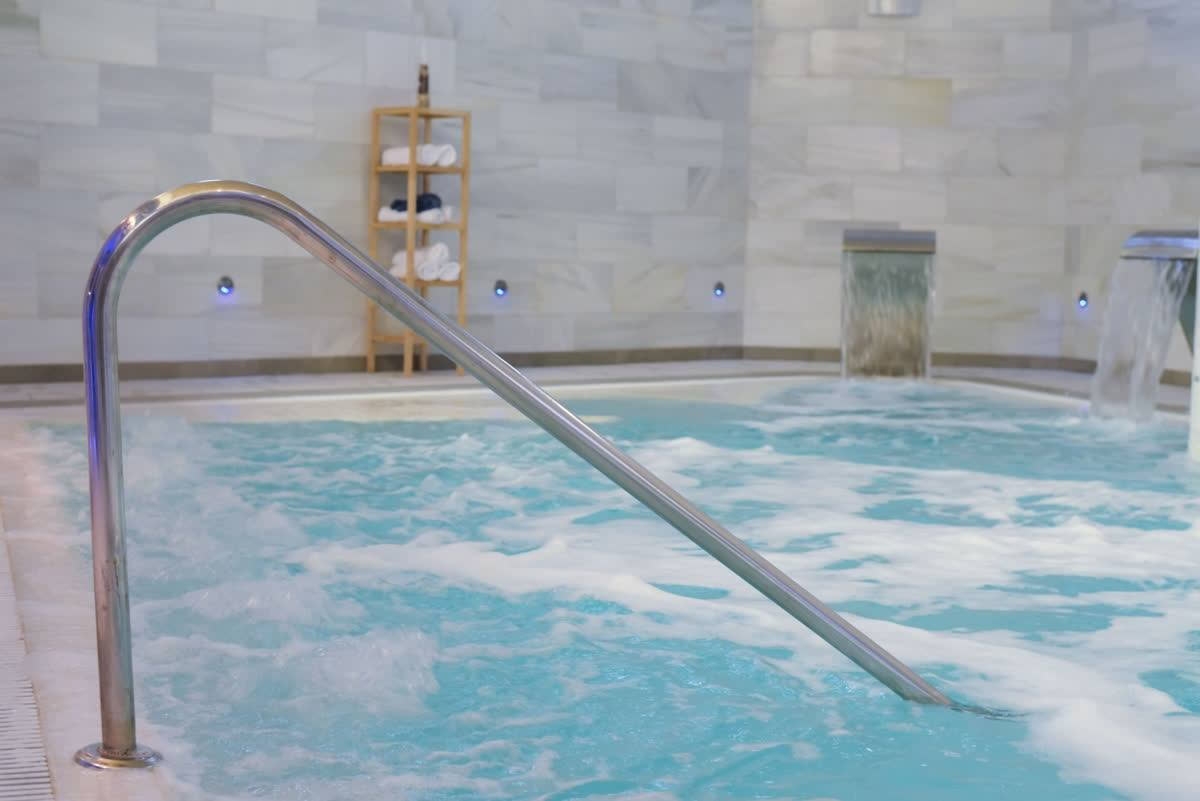 FERRONPISCINAS's tweet image. Cerramos un 2019 lleno de proyectos bonitos como este. Experiencia, calidad e innovación son las claves de nuestro trabajo para la construcción y mantenimiento de piscinas 💦.
¡2020, allá vamos! 😉 

✨ qoo.ly/33kimu 📞 Barcelona 936746847 - Málaga 951578647