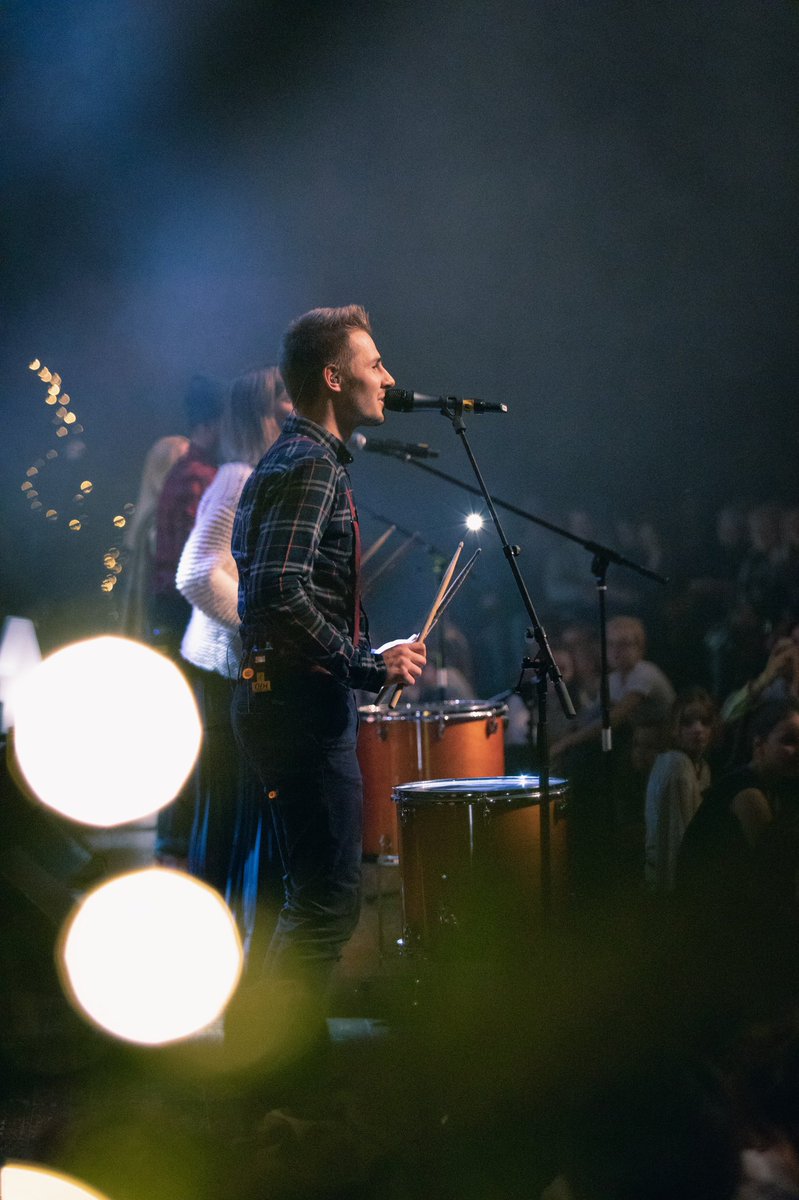 DrischVincent's tweet photo. Le soir de Noël on a vécu quelque choses d’unique, vivre la messe avec 3200 personnes dans la salle 3000 de Lyon ! 

L’occasion pour moi d’être au service pour faire des photos pour @EgliseLyon, en voici quelques-unes ✨✨
@gloriouspop https://t.co/cLkjgRqdPK