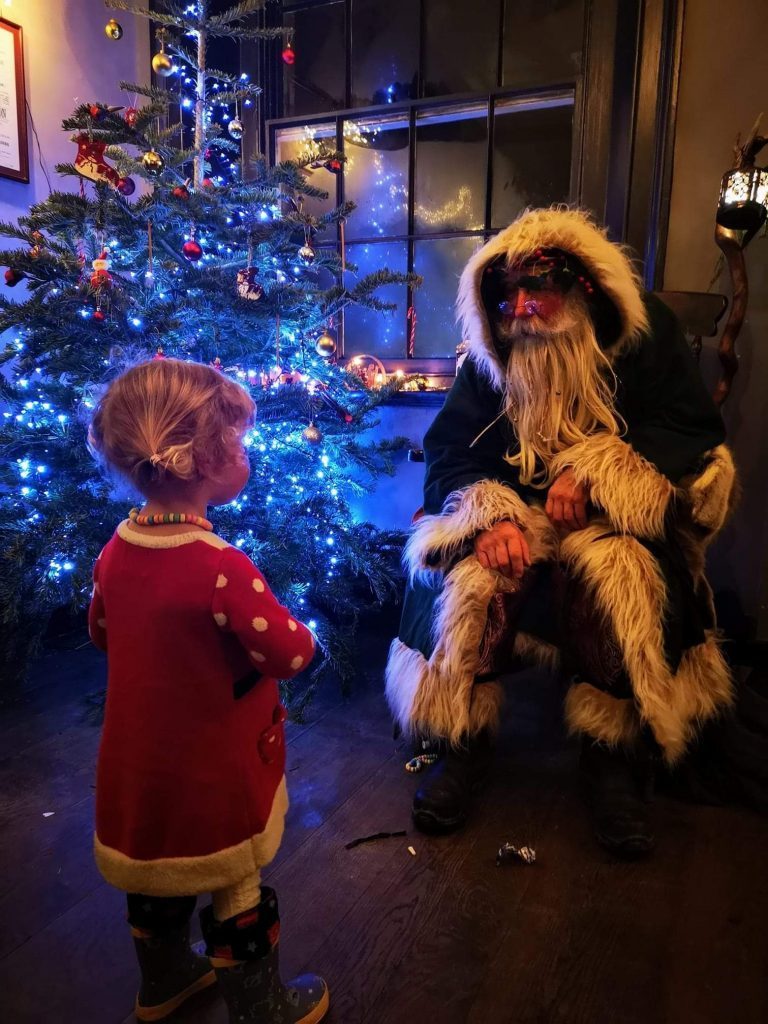 InnBarge's tweet photo. Christmas https://t.co/aYGt8fHVSA https://t.co/naNDpFUiwQ