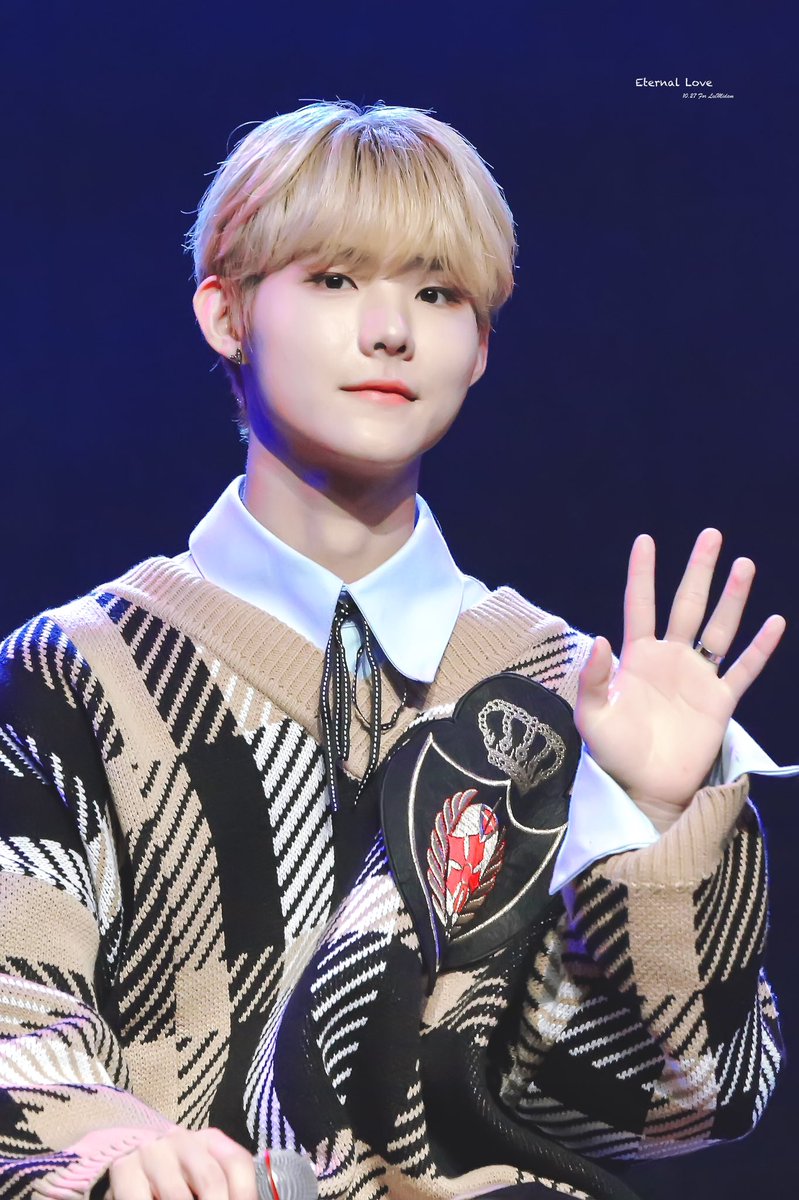1027Eternal's tweet photo. 191225 Christmas FM HQ
#이미담 #leemidam https://t.co/1DTgRp673B