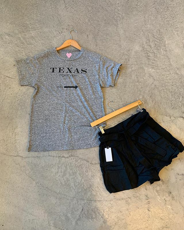 pineboutique's tweet photo. Come #shoppine!! We have all you could ever want/need and it’s all 75-80% off!! Shirt:$10.00
Shorts:$18.83
•

Call or DM us to purchase this adorable look! 
#happy #winter  #pine #thehappypineappleboutique #boutiqueshopping #outfitinspiration #outfits #shop #shopping #colleg… https://t.co/FepphIihUj