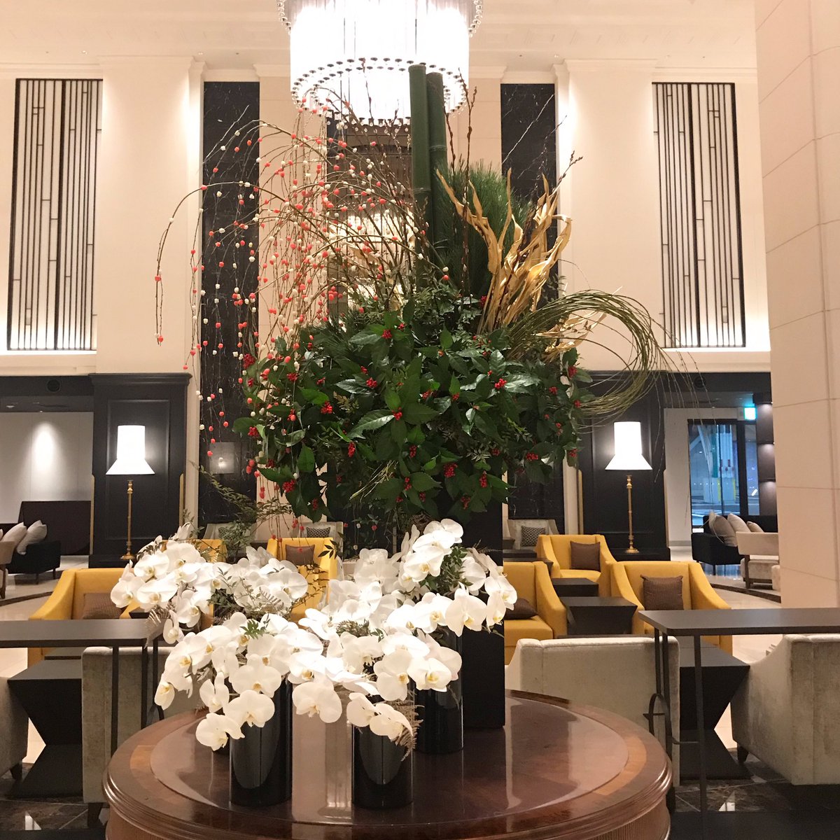 Flower Liberte リベルテ リーベルホテルのお正月装花です 新年はホテルが誇る広大な3fテラスにて初日の出鑑賞イベントが行われます Liber Hotel T Co Xppzdz2w2s 大阪市此花区桜島1丁目１ ３５ リーベルホテル フラワーディスプレイ ホテル