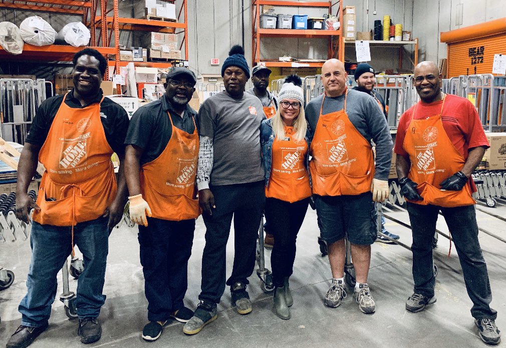 SusanCortese's tweet photo. #NYM30daystretchandflexchallenge going strong with our night crew @HuntingtonHD You just can’t help but smile! Enjoy your Bagels &amp; thank you for working safely! #60DaysSafe @McMullenCJ @DawnOsorio @MarcSegovia4 @Selma_Ozkal @SasekMike @Vinnie_Merlo @mistrettasam82 @JahnJoyce https://t.co/evoJZSwS3T