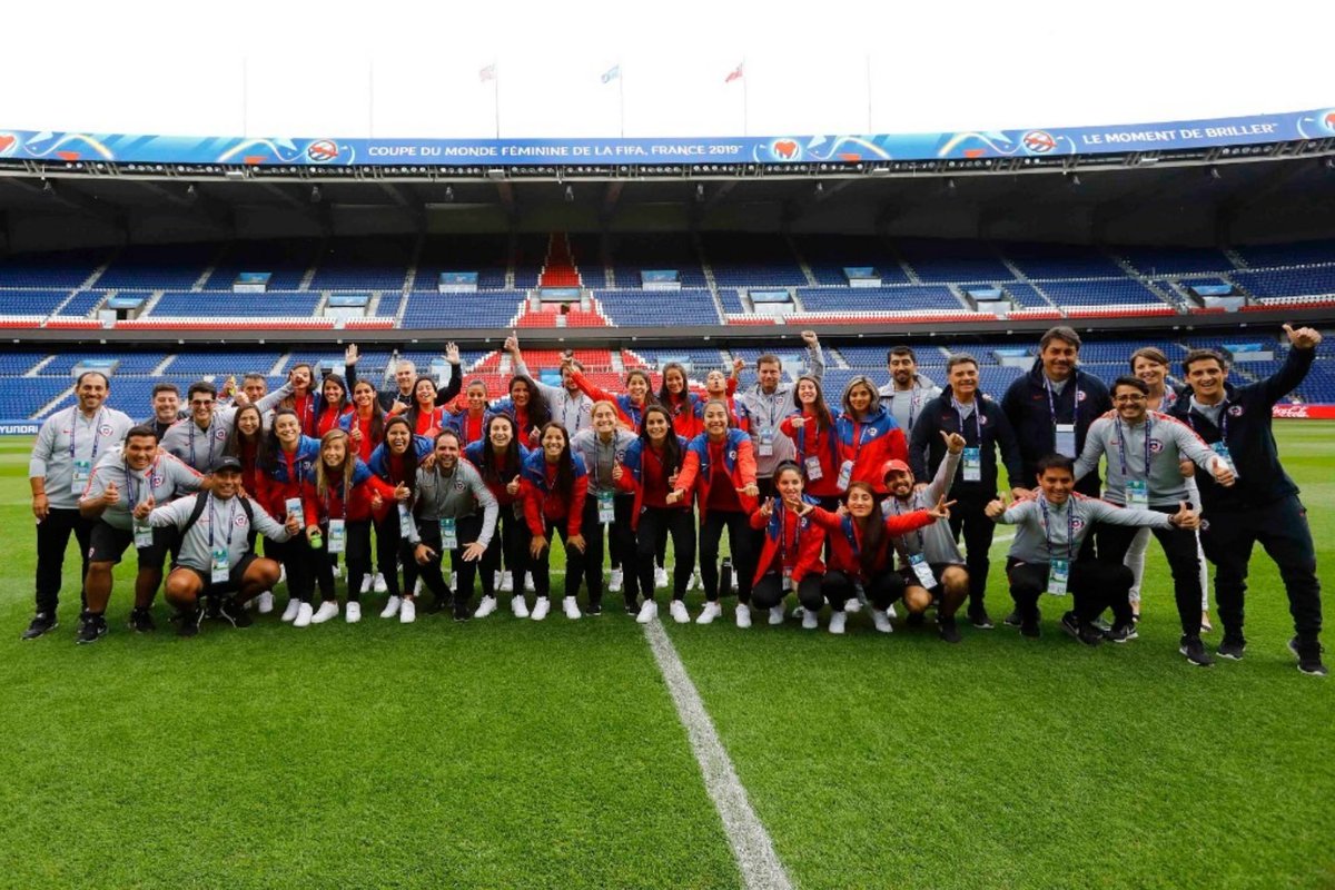 dtacotv's tweet photo. ¡HORA DE BALANCES!

El 2019 quedará marcado en la historia de #LaRojaFemenina, la participación en el #MundialFemenino, la copa en el #TorneoUber de #Brasil y la posición histórica en el #RankingFIFA

👀Acá les traemos un resumen ➡️https://t.co/LiO3qrwSCj

📷Comunicaciones #ANFP https://t.co/bmVFFwCbCf