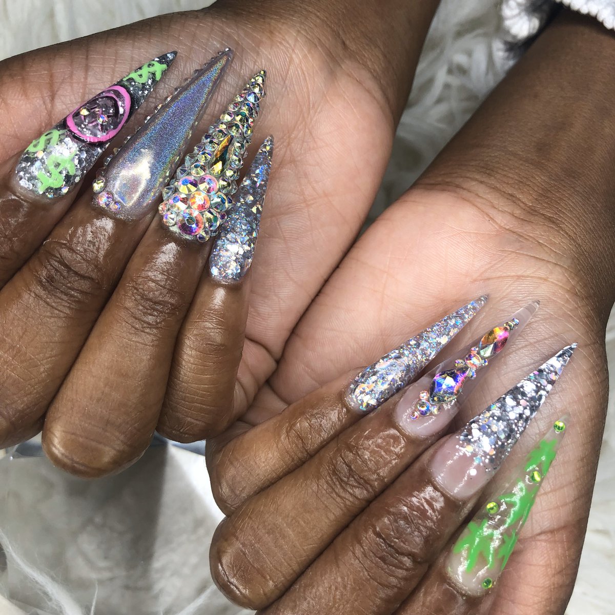 Tomorrow is NYE! 🥳 I can take 2 appts tmm 10am and 2pm. Dm me! #atlnailtech #blacknailtech #gsunailtech #celebritynailtech #spelmannailtech #aucnailtech #caunailtech #dallasnailtech #htxnailtech #artnails #kawaiinails