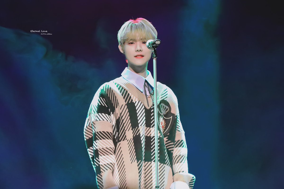 1027Eternal's tweet photo. 191225 Christmas FM HQ
#이미담 #leemidam https://t.co/ULqs0OJPDJ