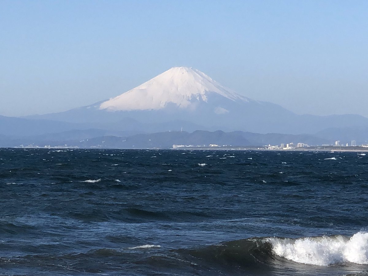 ureino7's tweet photo. 大晦日に最高の富士山。
1年間ありがとうございました。
厄年かって位辛い事の多い1年で、年末には父親が心筋梗塞で入院まで食らって、最悪だと思ったけど最速で年内に退院して、そのタイミングで他の悪い事も全部飛んでった。 https://t.co/yTnYWFlRuu