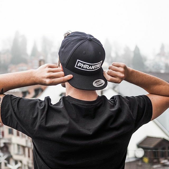 Phrantic snapbacks are now finally available! 👏 Sorry to the people that kept asking for the long wait.
Want one? Send me a DM! 👈
.
.
.
#phrantic #merch #hardstyle ift.tt/2QzQkwq