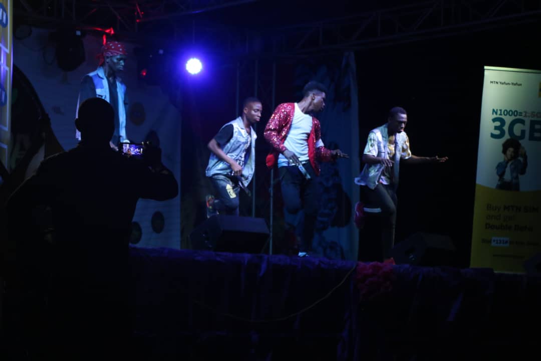 UkwaCarnival's tweet photo. African Michael Jackson giving us the thrills at #ukwacarnival ๐บ๐ผ๐บ๐ผ๐บ๐ผ
These guys are on fire mehn ๐ฅ ๐๐ผ ๐๐ผ ๐ ๐บ๐ผ
#Ukwacarnival #Ukwacarnival2019 #TheRhythmOfPeace #PlacesToVisit #Obehie #Holidays #Lastdaysof2019 #beautifulpeople #Ukwawest #Abiastate #Nigeria #NairaMarley https://t.co/QtuBqKhz0y