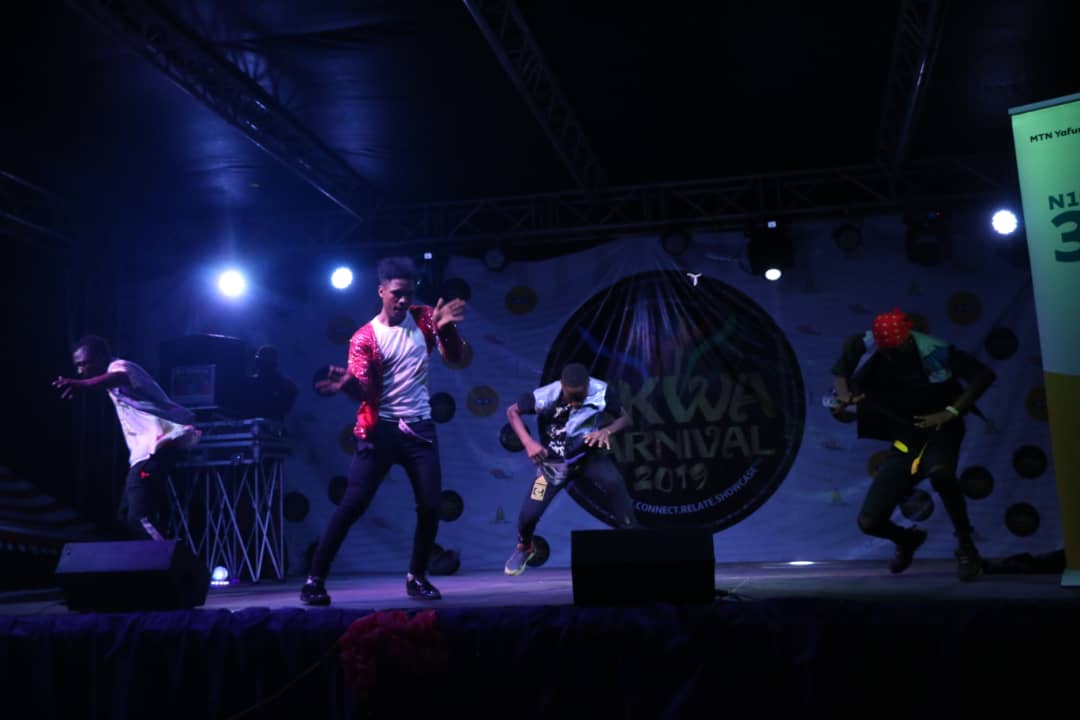 UkwaCarnival's tweet photo. African Michael Jackson giving us the thrills at #ukwacarnival ๐บ๐ผ๐บ๐ผ๐บ๐ผ
These guys are on fire mehn ๐ฅ ๐๐ผ ๐๐ผ ๐ ๐บ๐ผ
#Ukwacarnival #Ukwacarnival2019 #TheRhythmOfPeace #PlacesToVisit #Obehie #Holidays #Lastdaysof2019 #beautifulpeople #Ukwawest #Abiastate #Nigeria #NairaMarley https://t.co/QtuBqKhz0y