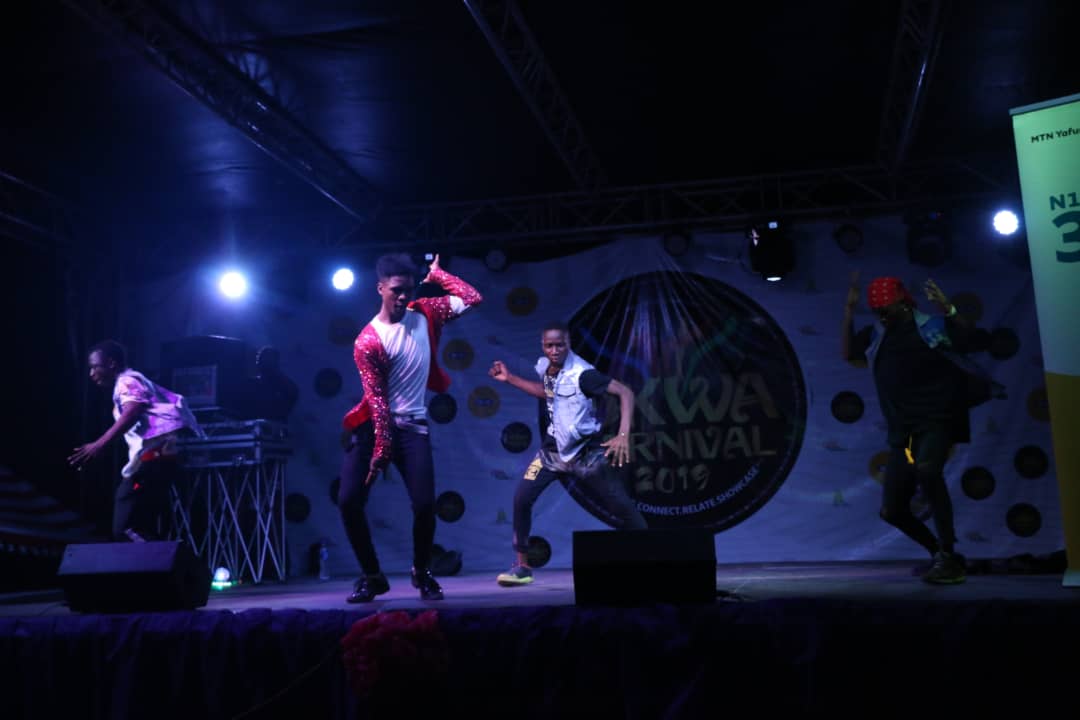 UkwaCarnival's tweet photo. African Michael Jackson giving us the thrills at #ukwacarnival ๐บ๐ผ๐บ๐ผ๐บ๐ผ
These guys are on fire mehn ๐ฅ ๐๐ผ ๐๐ผ ๐ ๐บ๐ผ
#Ukwacarnival #Ukwacarnival2019 #TheRhythmOfPeace #PlacesToVisit #Obehie #Holidays #Lastdaysof2019 #beautifulpeople #Ukwawest #Abiastate #Nigeria #NairaMarley https://t.co/QtuBqKhz0y