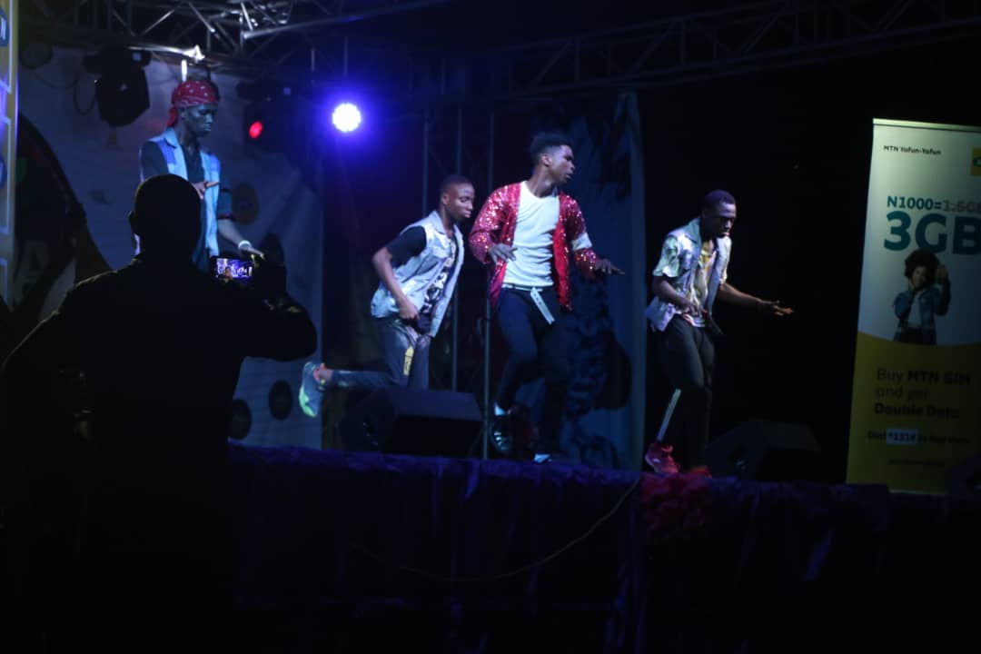 UkwaCarnival's tweet photo. African Michael Jackson giving us the thrills at #ukwacarnival ๐บ๐ผ๐บ๐ผ๐บ๐ผ
These guys are on fire mehn ๐ฅ ๐๐ผ ๐๐ผ ๐ ๐บ๐ผ
#Ukwacarnival #Ukwacarnival2019 #TheRhythmOfPeace #PlacesToVisit #Obehie #Holidays #Lastdaysof2019 #beautifulpeople #Ukwawest #Abiastate #Nigeria #NairaMarley https://t.co/QtuBqKhz0y