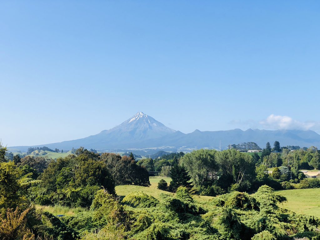 On our way to Mt. Taranaki. AKA ඇන්කර් කන්ද. 

#TravelNewZealand #MtTaranaki