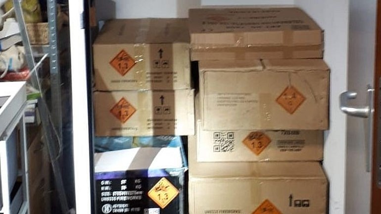 NIEUWSUPDATE - Politie vindt 230 kilo vuurwerk in woning Leiderdorp..
