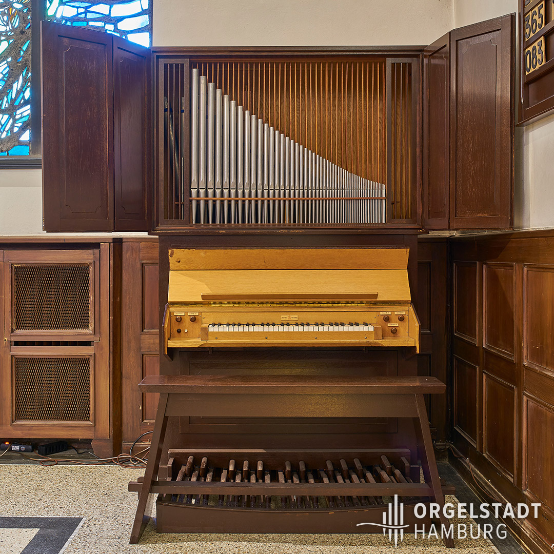orgelstadthh's tweet photo. Orgel (b) der Lutherkirche (Bahrenfeld)
Erbauer: Alfred Führer
Baujahr: 1963
Registeranzahl: 4
Werke: 1 Manual und angehängtes Pedal

https://t.co/bfMukA0OX5 
Foto: Alexander Voss

#orgel #orgeljahr #hamburg #orgelmusik #kirchenmusik #altona #bahrenfeld https://t.co/yOXz94pSHO