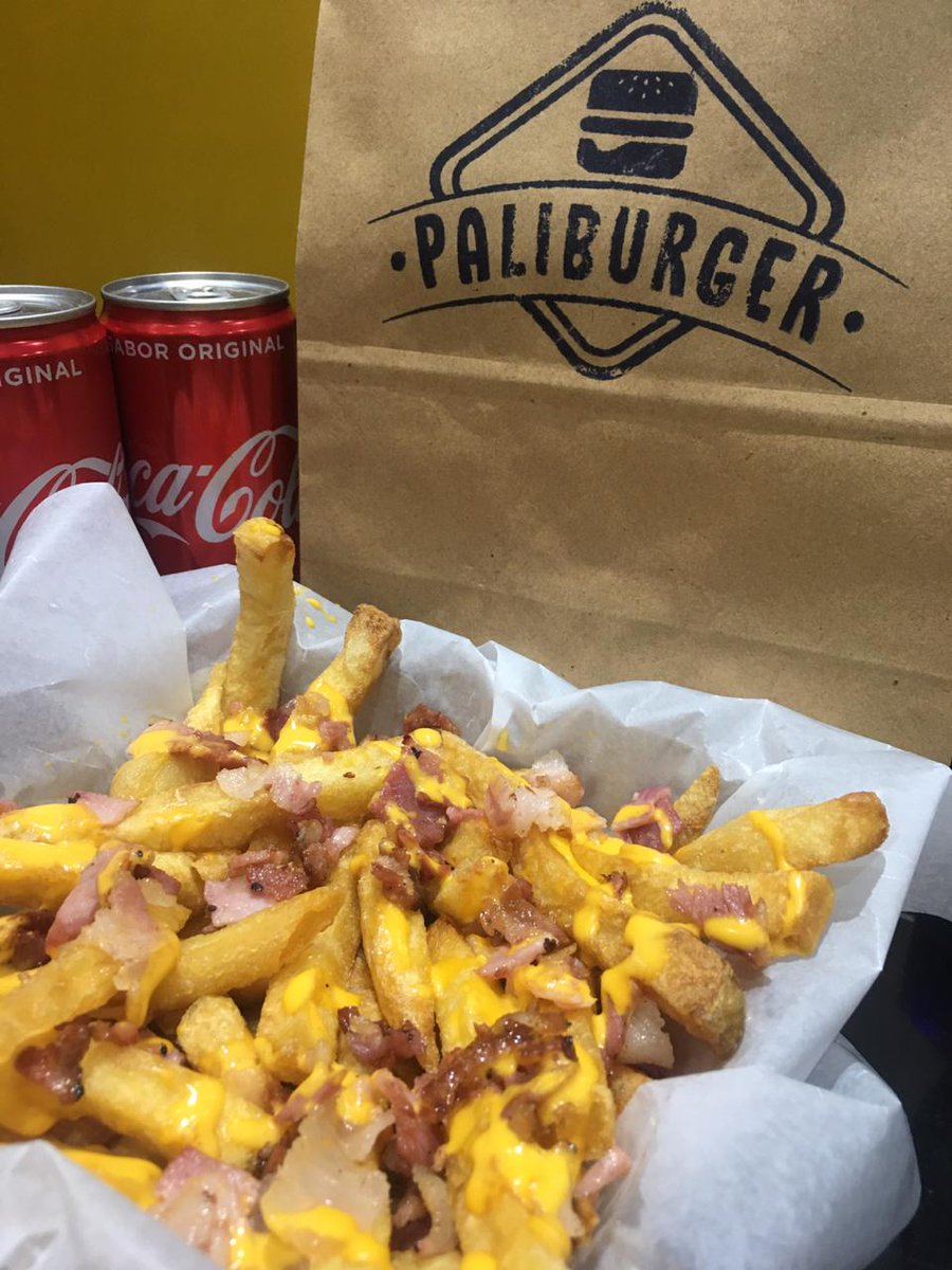 paliburger's tweet photo. Último dia!! Mira que hasta el año que viene no abrimos 😂 (chiste boludo) venis? https://t.co/k2BDa74Bn6