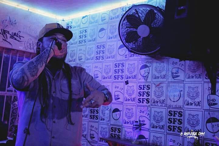 photodealer1's tweet photo. @SimpleeAlakran + @sekreto en la Posada Natural 2019, celebrada en @OjodeTigreBar . https://t.co/dujoPZAqE5