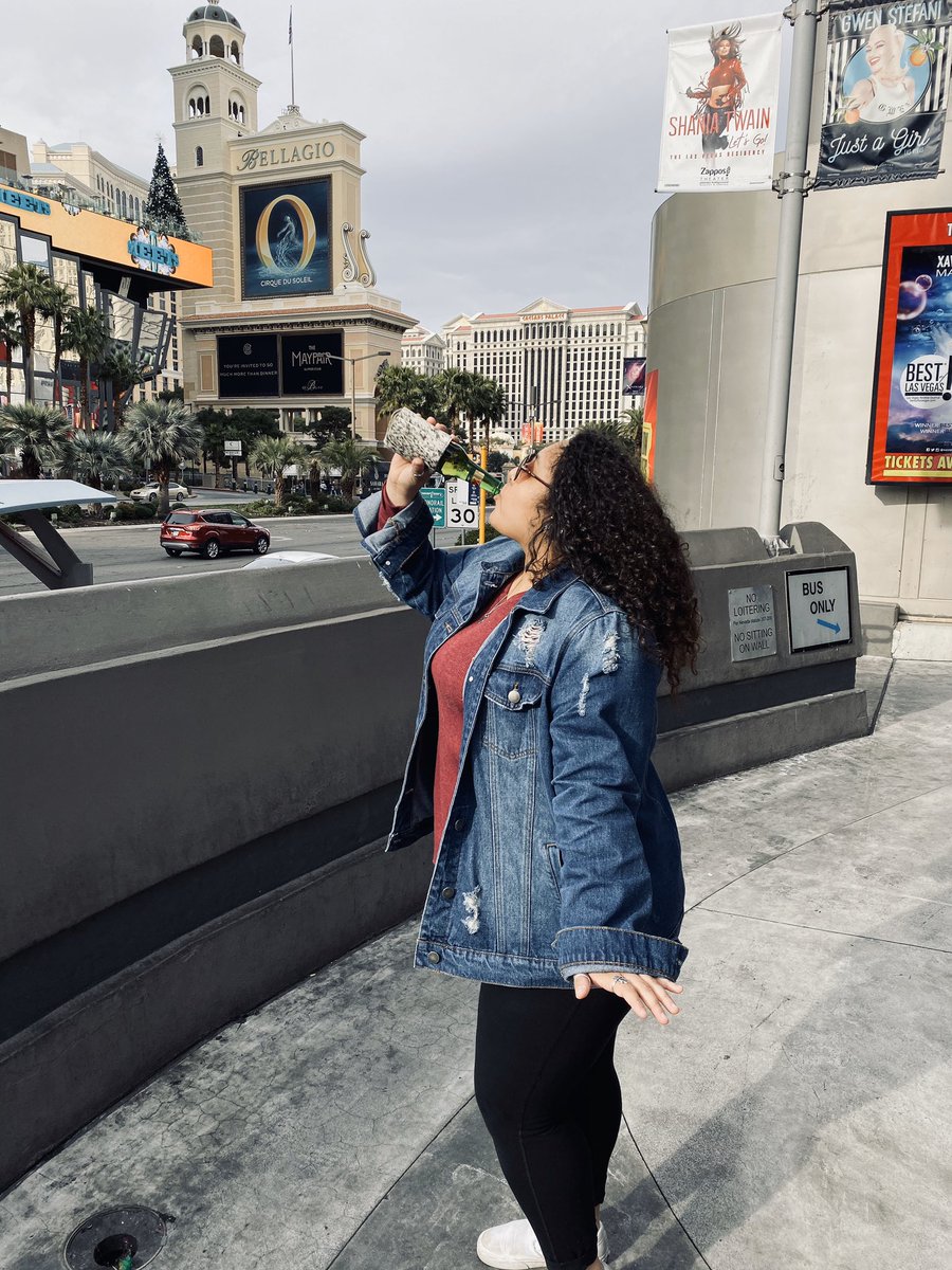 marissasozaaaa's tweet photo. Totally forgot I went to VEGAS #WHIVSIV ๐ฐ https://t.co/JxQCvflizr