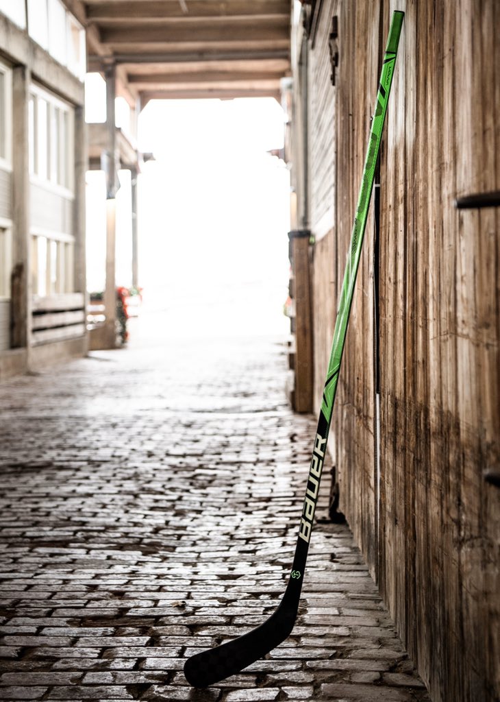 BauerHockey's tweet photo. Introducing the VAPOR FlyLite: Seguin Edition - a custom stick designed for @tseguinofficial for the 2020 #WinterClassic. 

See it on the ice at Cotton Bowl Stadium on New Year’s Day! https://t.co/bFx2mpSC9G
