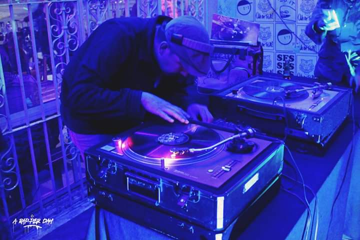 photodealer1's tweet photo. @bigjavu + #DjMezkilla en la Posada Natural 2019, celebrada en @OjodeTigreBar. https://t.co/k2wnPcPV65