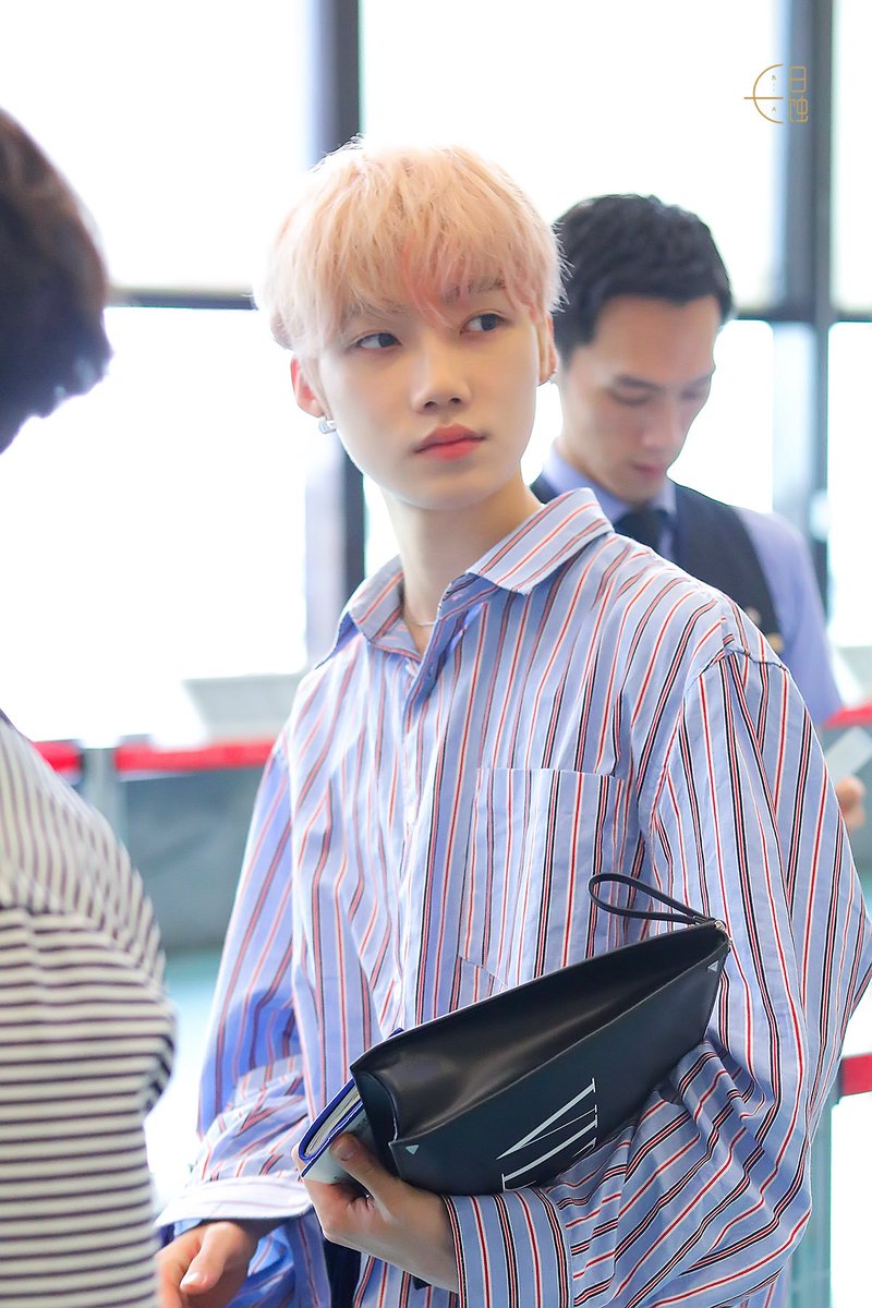 picsofnew's tweet photo. 190630 © solar eclipse
#뉴 #더보이��� #THEBOYZ https://t.co/M7ju1DMGqv