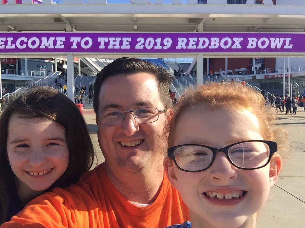 SCEA303's tweet photo. 3 day road trip to Cali to support the #Illini in the #RedboxBowl https://t.co/2oRuAHAizw