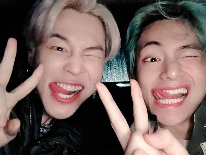 Rachel87744893's tweet photo. Este es la mejor y mas perfecta amistad que pueda existir 💜💜
#vmin #SmileWithTaehyung #JIMIN #Taehyung https://t.co/PRgC0Cmgwx
