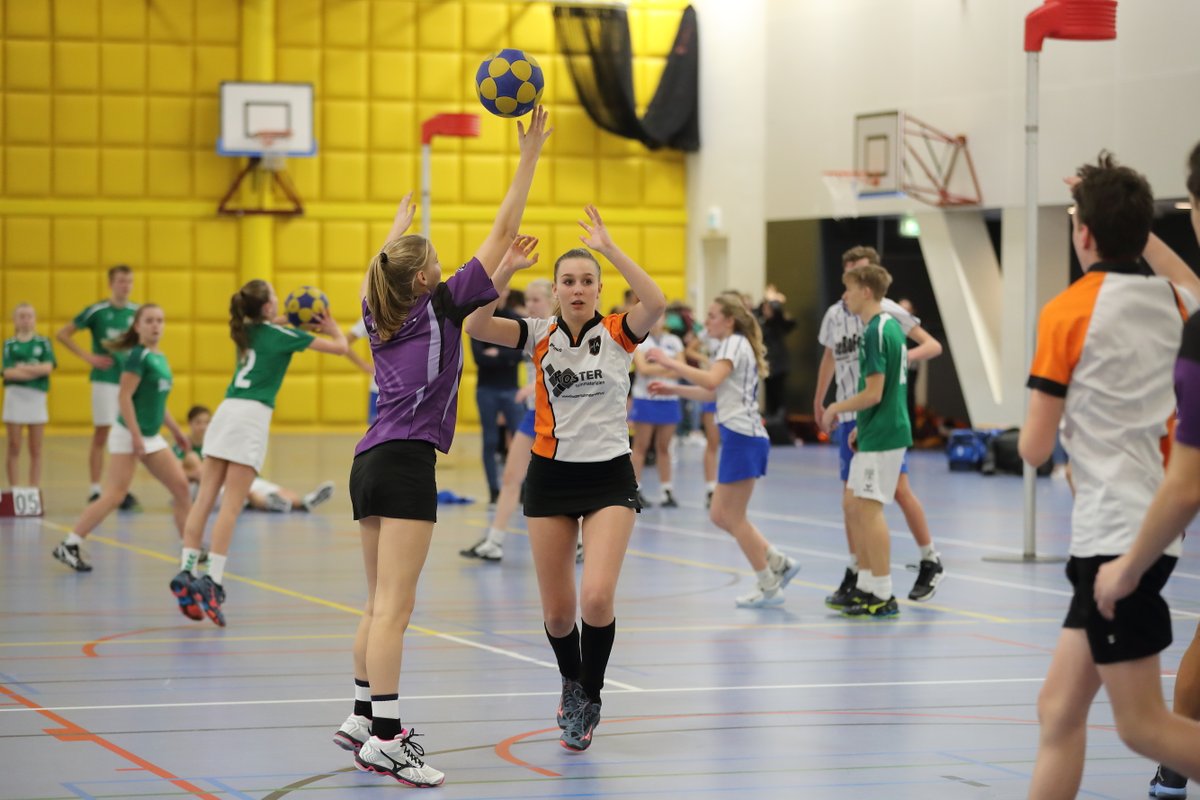 Korfbalverbond's tweet photo. De twintigste editie van de Korfbal Challenge trok ruim vijftienduizend bezoekers. Het KNKV bedankt de vele vrijwilligers, deelnemers en partners voor hun bijdrage. Meer over de Korfbal Challenge: https://t.co/tcM8hpq0y1 #KC19 #korfbalchallenge https://t.co/6qRJhig1Yp