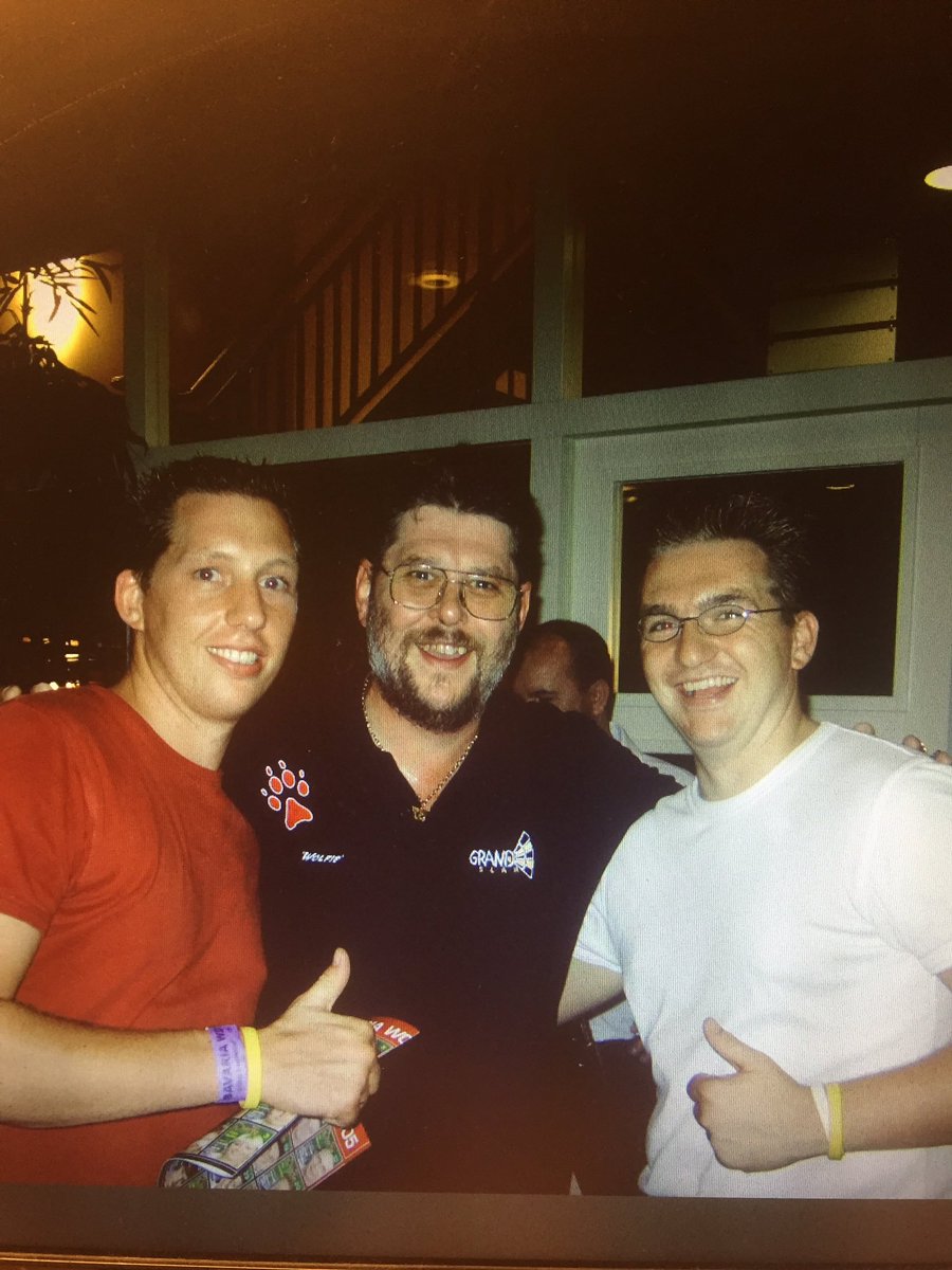 bollieh's tweet photo. @rtl7darts samen opde foto met Martin Adams, al een paar jaar geleden. Wat mis ik hem, hij was goed. https://t.co/p8O2lOranF