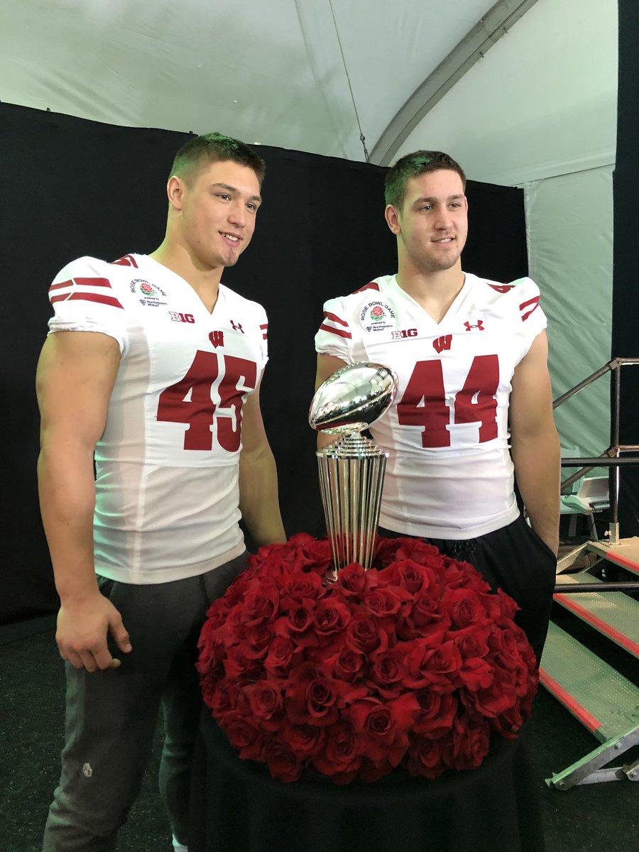 wmtv15news's tweet photo. Great pic of the Chenal brothers from Grantsburg, Wis. 
@WEAU13News @WSAW @WBAY Folo @GeorgeBalekji @jockosports @lthaoWMTV for more #RoseBow preps. #OnWisconsin #Badgers https://t.co/qnF8zogptg