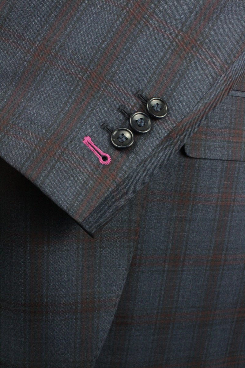 USClothier's tweet image. Guess what color is on the lining of this suit? We love the little details of this #TGCustom suit. 

#MensFashion #ItsTheLittleThings #Details #CustomSuits