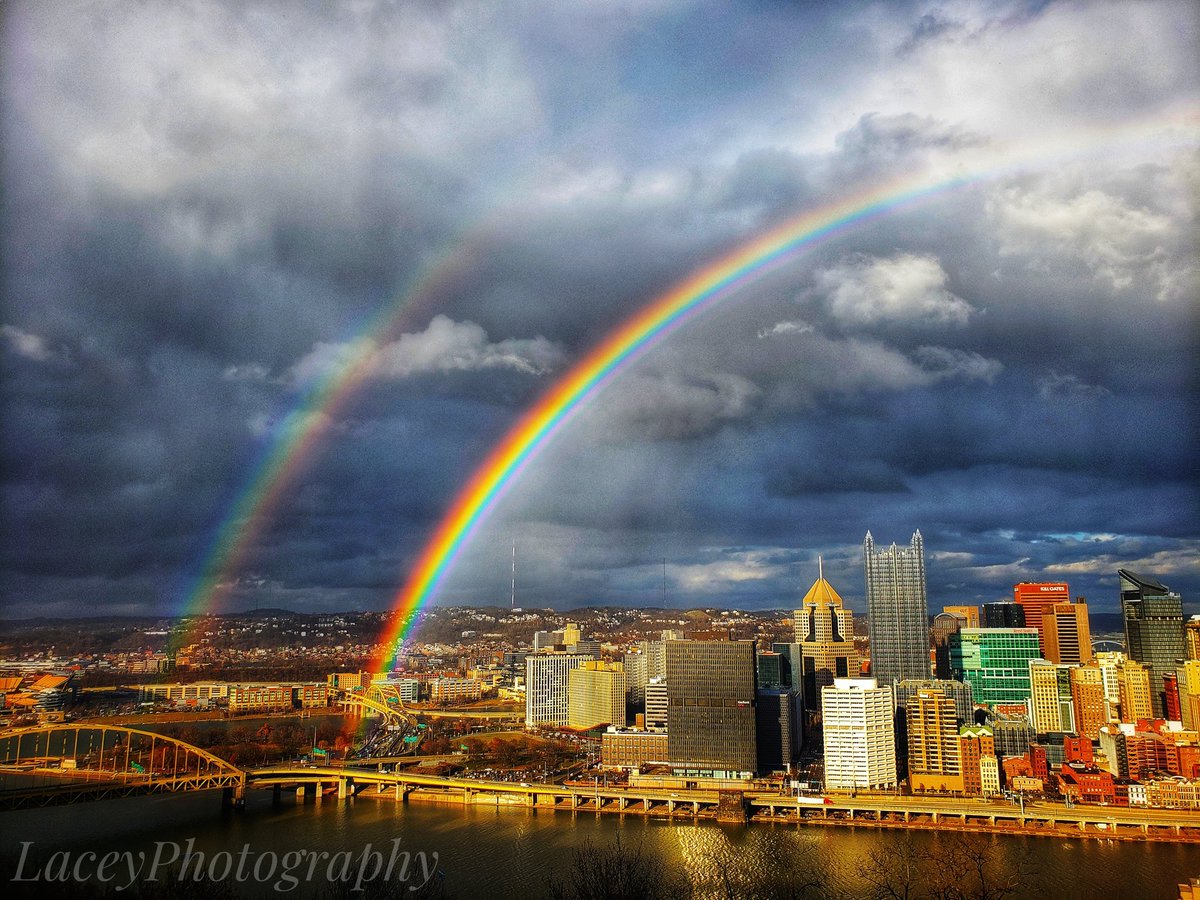 Lacinha's tweet photo. You're beautiful, Pittsburgh. 
#Pittsburgh #Rainbow #DoubleRainbow #Mountwashington https://t.co/hZw5UWlsgR