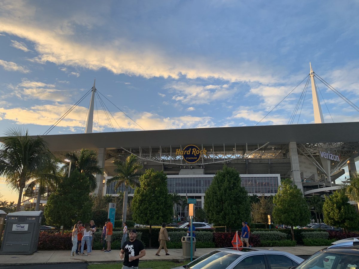 Let’s #GoHoos! <a href="/baxton/">Anita Baxton</a> @vicki_167