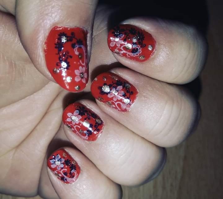 Ms_Watson_Wood's tweet photo. #TBT to some previous #nailart as I try to figure out what I should do for #NYE2019 #NewYears
#StayingIn #Fizzystuff #sofaparty https://t.co/oUuMjWFnx4