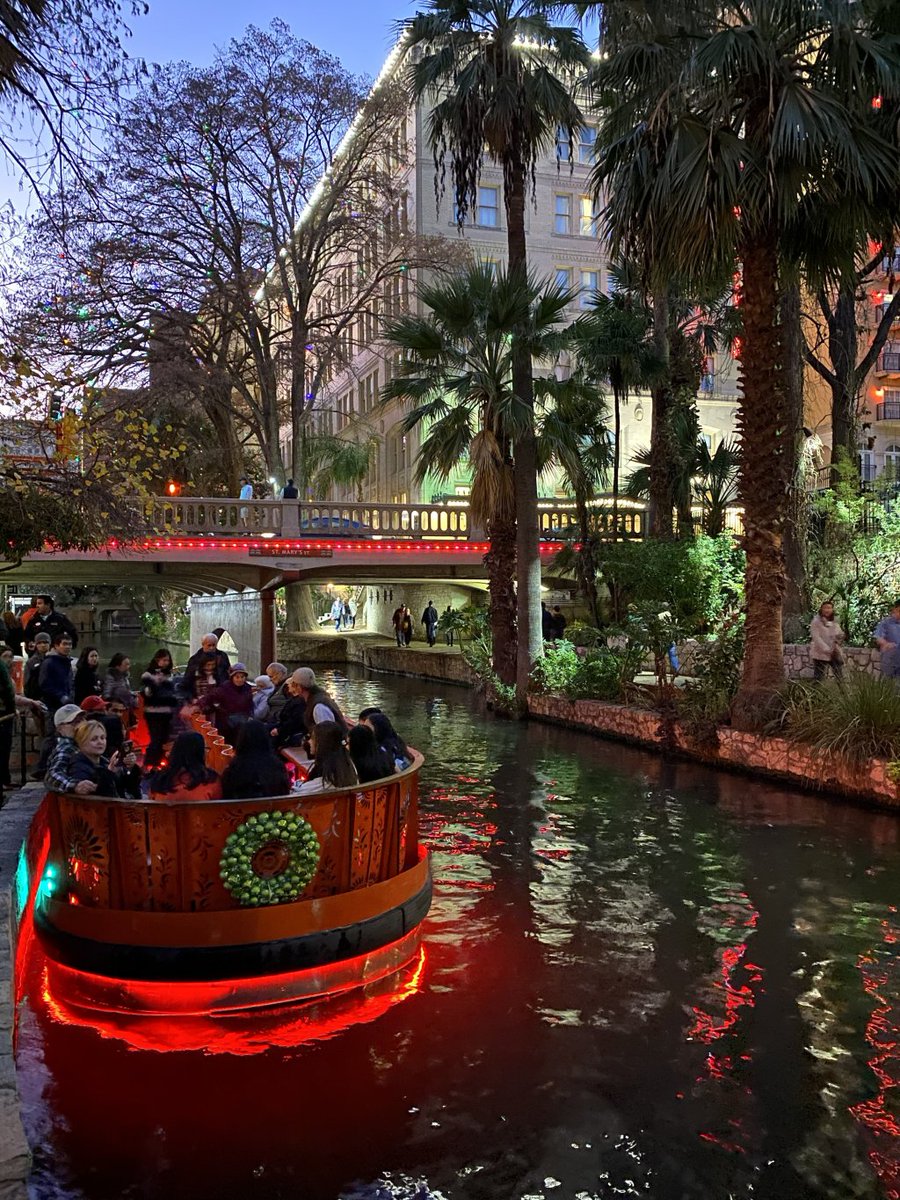 Austin Holiday Day Trip to San Antonio withshayda.com/austin-holiday…