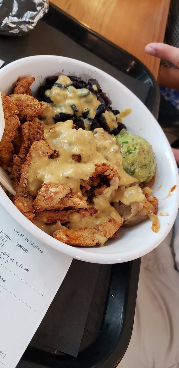 TheSquareEnix's tweet photo. Last time we ate at @TheVShops.
Comfort foods for days.
#VegansEatGrass #RabbitFood #GoodAssComfortFood https://t.co/vJwlixUQ1H
