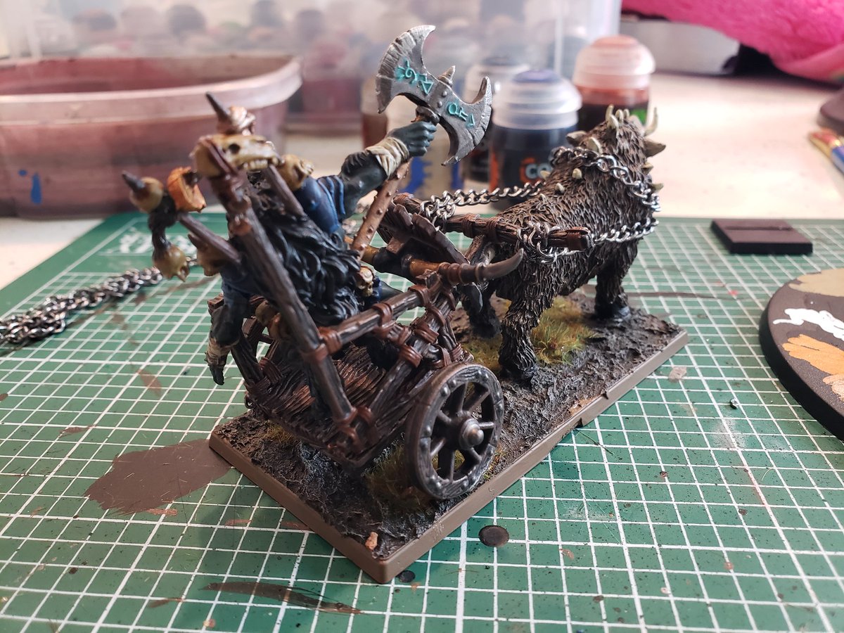 UndeadLegions17's tweet photo. Beast Lord on razorherd chariot is now complete. I freaking love this model! #Beastherds #T9A https://t.co/1WfOf9qkvC