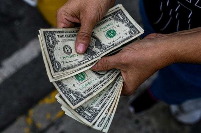 CboEsNoticia's tweet photo. El dólar paralelo superó los Bs.55.000 en víspera de Año Nuevo #30Diciembre #CaraboboEsNoticias #Economía #Nacional #Sucesos #Venezuela #Carabobo https://t.co/UNL8F0Bqov https://t.co/D5Z1Oa3ZqL