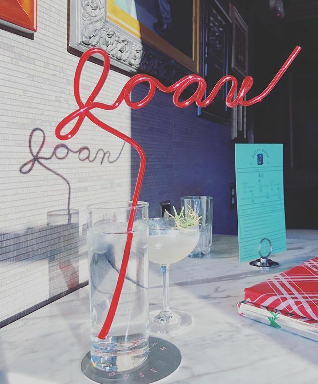 TheAliceIves's tweet photo. #artistic #strawsighting at @bowenhousedallas - thanks for the lighting assistance @kayla_shakes 💚- @daria_of_dallas knocked this gift out of the park! #myfriendsrock #bowenhouse https://t.co/el79vS92zw https://t.co/Kqlum6A5uO