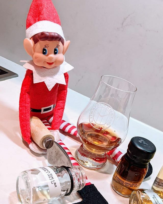 hendyo's tweet image. Thought #Christmas was behind us until I caught #WhiskyElf last night opening up the samples from @TimeforWhisky which I had saved for #NYE 😠 
Managed to save the Bruichladdich sample just in time. 
This was a sample of the fourth edition of the lege… ift.tt/369M6lK