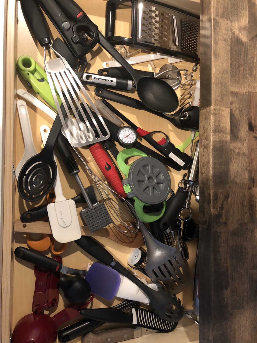 microKodi's tweet photo. EVERYTIME I open
my kitchen utensils drawer
is like looking at one
of those iSpy books
Also an accurate depiction
of my current state:
“organized chaos”
#doyoumember? #Ispywithmylittleeye https://t.co/XrWQlLasmK