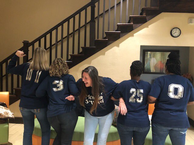 JenRhea19's tweet photo. Enjoyed my weekend with my Dragon Family!!! Our boys played great! #SeniorYear #3IsMine #DubCMomma https://t.co/nI7fBgU0I4