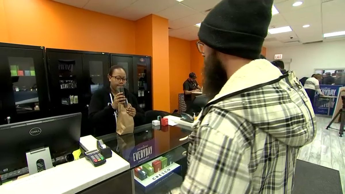 nbcchicago's tweet photo. Marijuana Dispensaries Prepare For First Day of Legalization https://t.co/tJqLert2q5 https://t.co/ggetZNHlDm